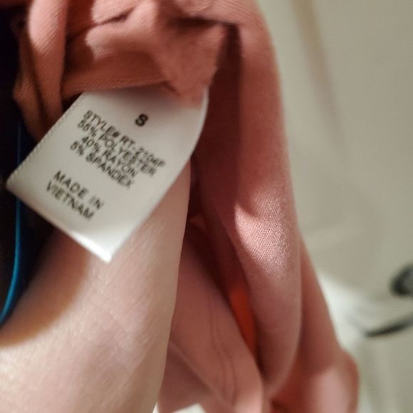 3/$20 NWT WOMEN'S TUNIC TSHIRT PINK CORAL VNECK ROUNDED HEM. SZ SMALL - Picture 4 of 4